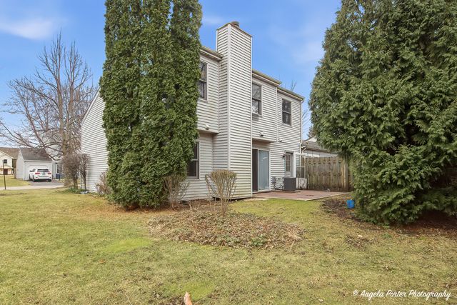 2384 Linden Drive, Woodstock, IL 60098