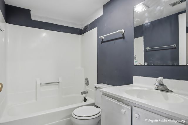 2384 Linden Drive, Woodstock, IL 60098