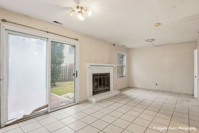 2384 Linden Drive, Woodstock, IL 60098