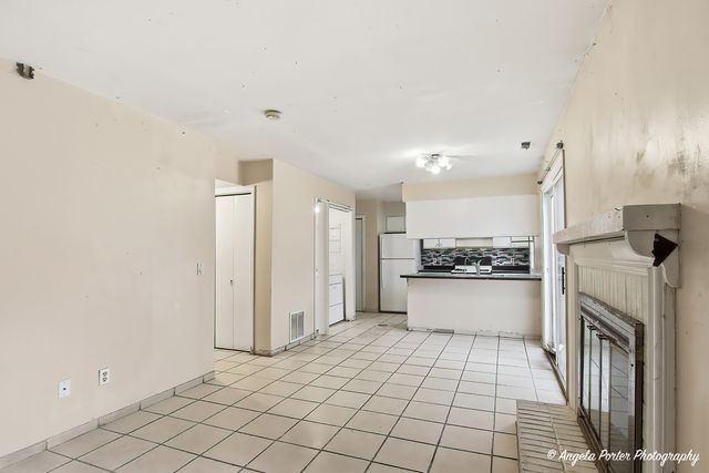 2384 Linden Drive, Woodstock, IL 60098