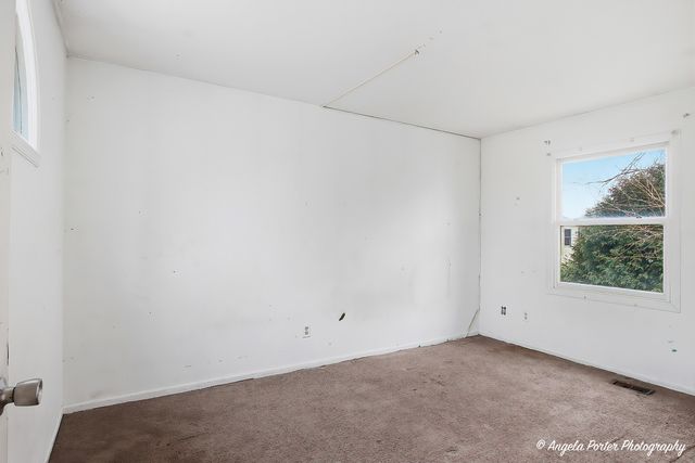 2384 Linden Drive, Woodstock, IL 60098