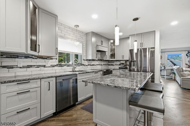14 Alpine Dr, Jefferson Twp., NJ 07849