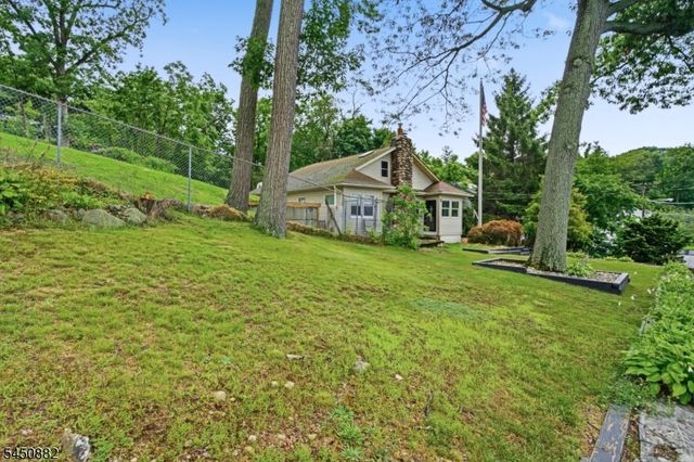 14 Alpine Dr, Jefferson Twp., NJ 07849