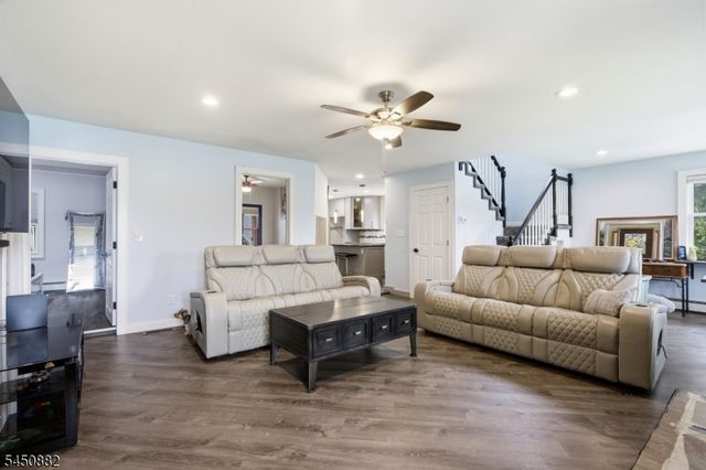 14 Alpine Dr, Jefferson Twp., NJ 07849