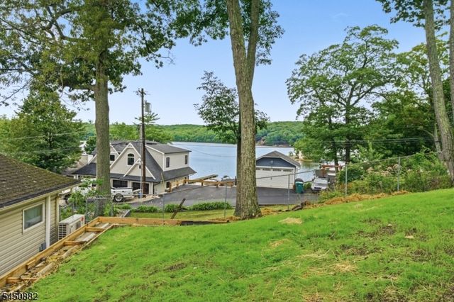 14 Alpine Dr, Jefferson Twp., NJ 07849