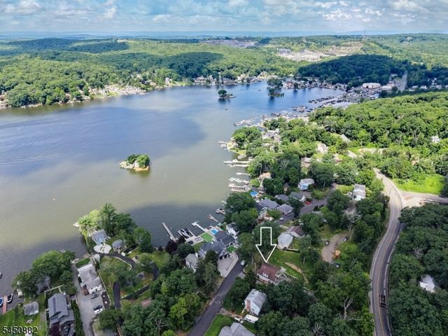14 Alpine Dr, Jefferson Twp., NJ 07849