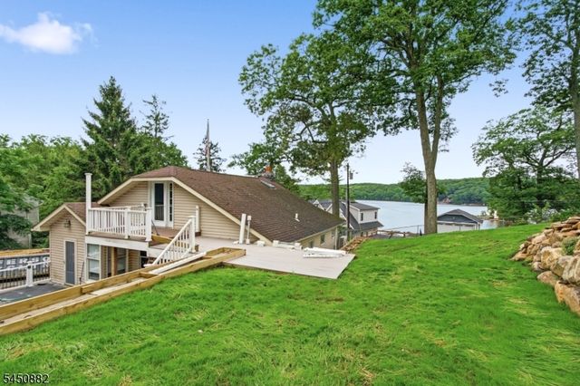 14 Alpine Dr, Jefferson Twp., NJ 07849
