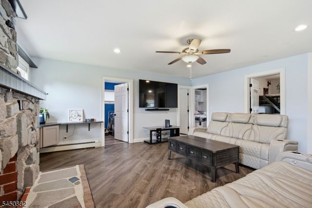 14 Alpine Dr, Jefferson Twp., NJ 07849