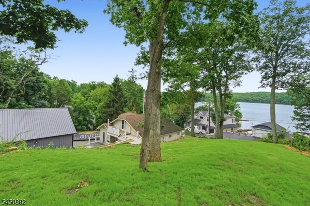 14 Alpine Dr, Jefferson Twp., NJ 07849