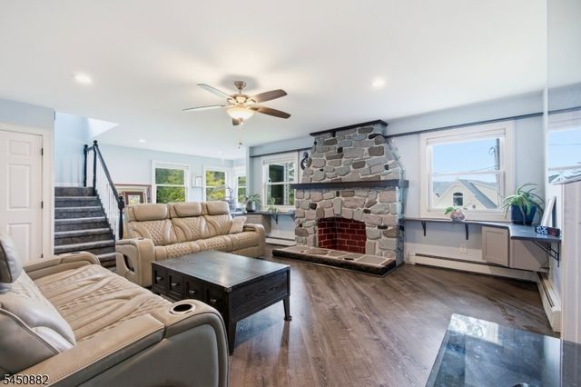 14 Alpine Dr, Jefferson Twp., NJ 07849