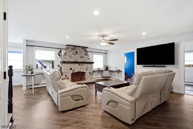 14 Alpine Dr, Jefferson Twp., NJ 07849