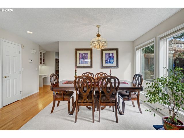 2874 LAURELWOOD Ct, Salem, OR 97304