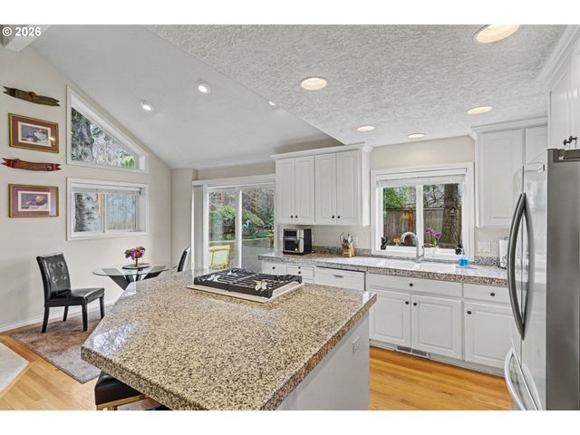 2874 LAURELWOOD Ct, Salem, OR 97304