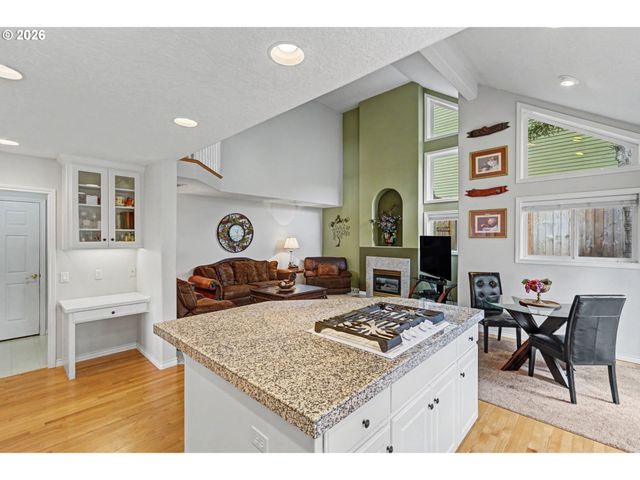 2874 LAURELWOOD Ct, Salem, OR 97304