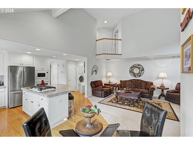 2874 LAURELWOOD Ct, Salem, OR 97304