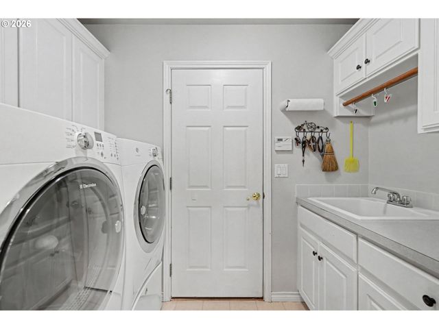 2874 LAURELWOOD Ct, Salem, OR 97304