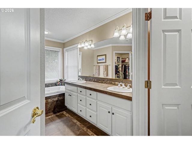 2874 LAURELWOOD Ct, Salem, OR 97304