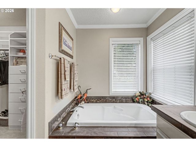 2874 LAURELWOOD Ct, Salem, OR 97304