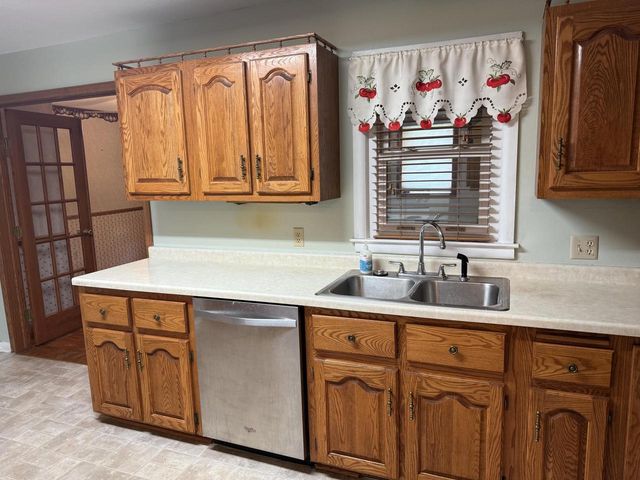 813 Hickory St, Mauston, WI 53948