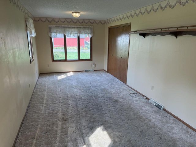 813 Hickory St, Mauston, WI 53948