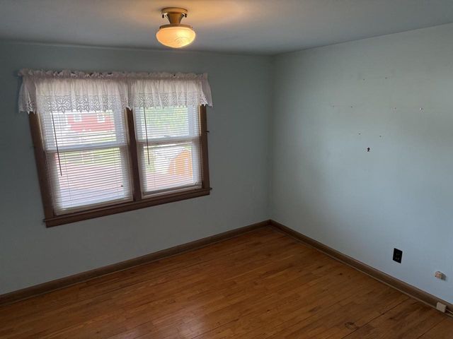 813 Hickory St, Mauston, WI 53948