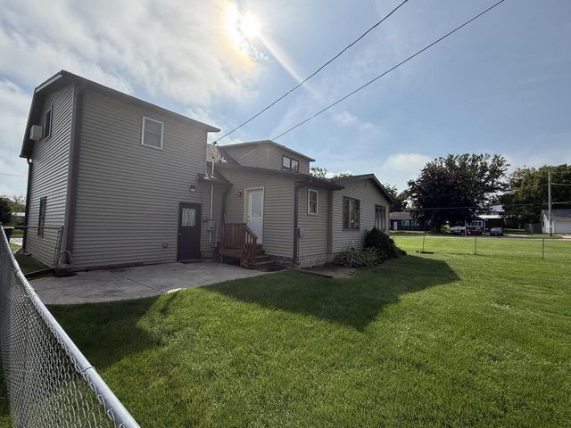 813 Hickory St, Mauston, WI 53948