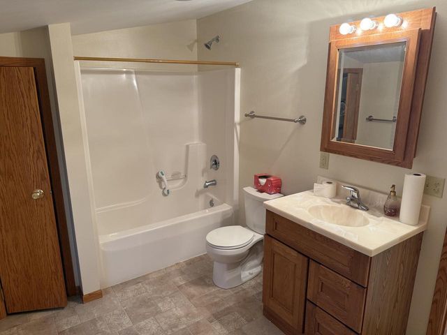 813 Hickory St, Mauston, WI 53948