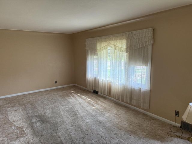 813 Hickory St, Mauston, WI 53948