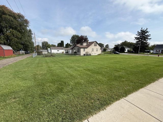 813 Hickory St, Mauston, WI 53948