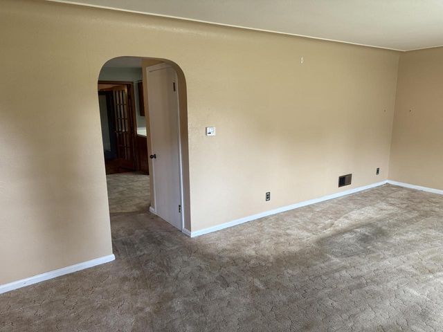 813 Hickory St, Mauston, WI 53948