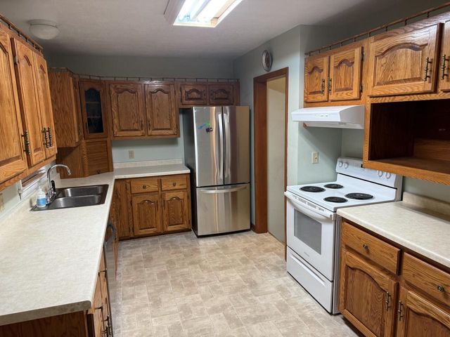 813 Hickory St, Mauston, WI 53948