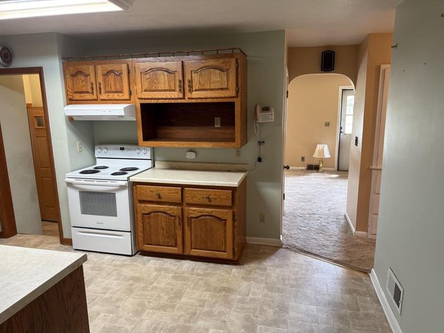 813 Hickory St, Mauston, WI 53948