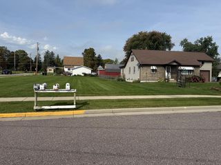 813 Hickory St, Mauston, WI 53948