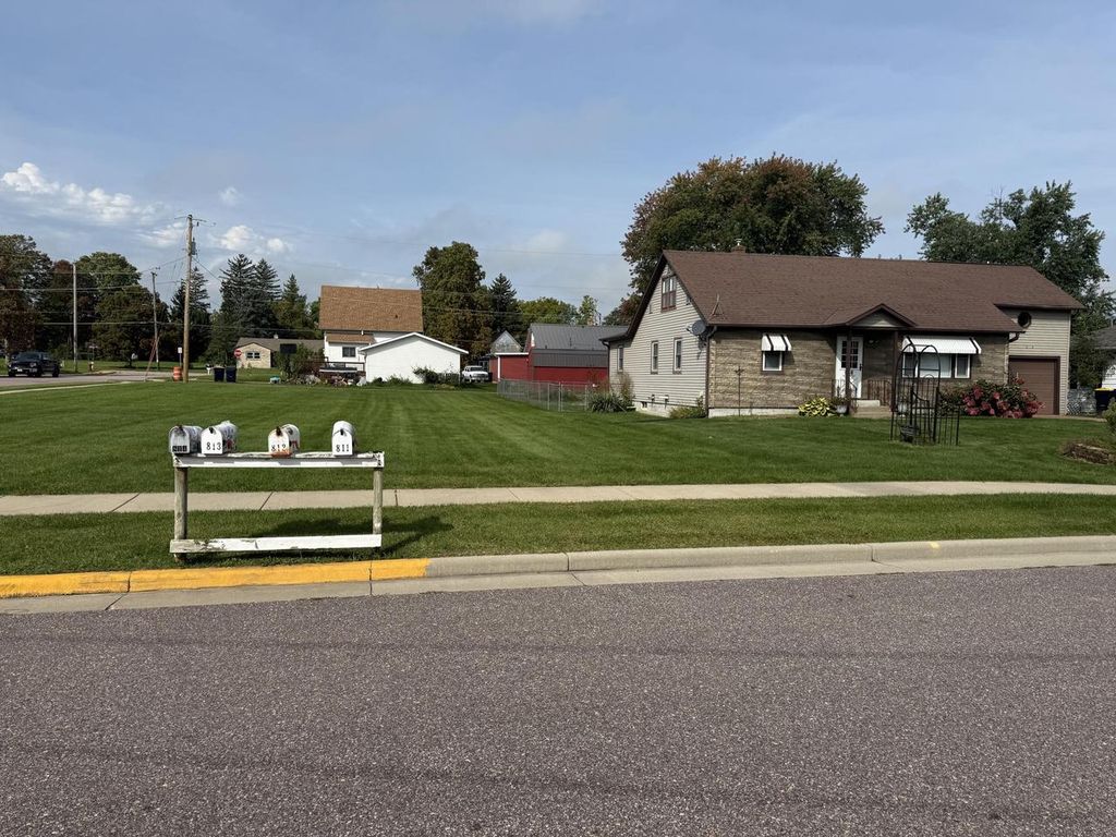 813 Hickory St, Mauston, WI 53948