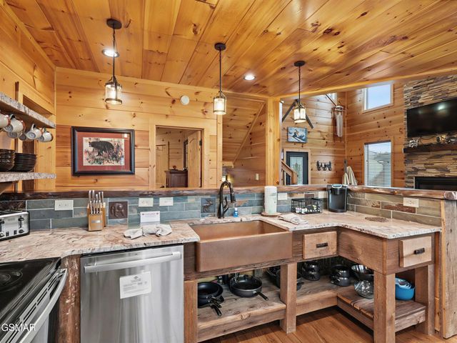 2122 Elk View Way, Gatlinburg, TN 37738