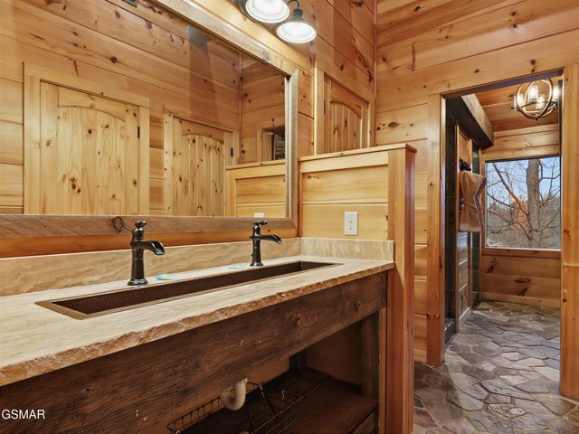 2122 Elk View Way, Gatlinburg, TN 37738