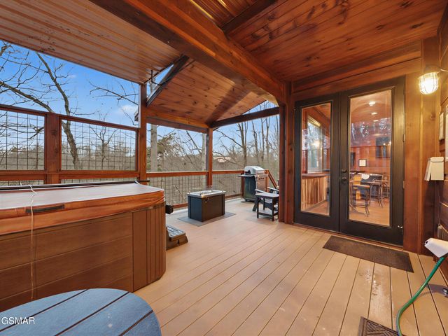 2122 Elk View Way, Gatlinburg, TN 37738