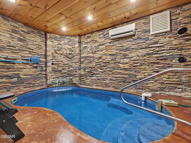 2122 Elk View Way, Gatlinburg, TN 37738