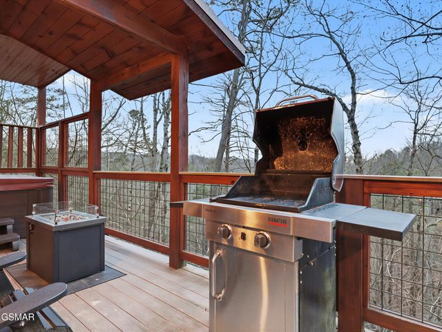 2122 Elk View Way, Gatlinburg, TN 37738