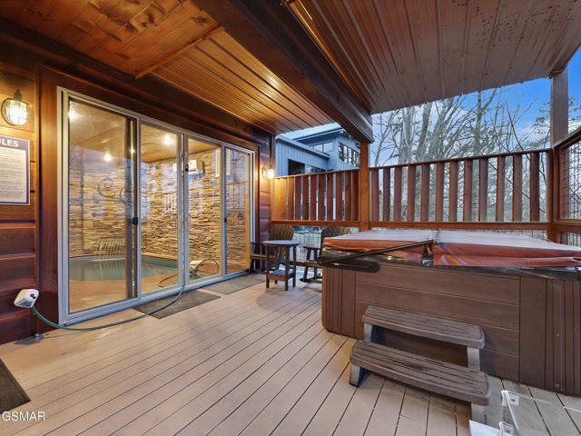 2122 Elk View Way, Gatlinburg, TN 37738