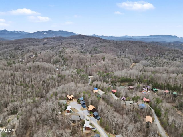 2122 Elk View Way, Gatlinburg, TN 37738