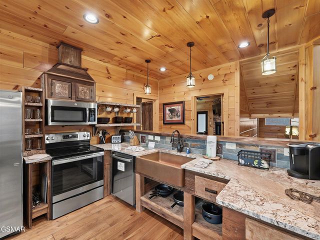 2122 Elk View Way, Gatlinburg, TN 37738