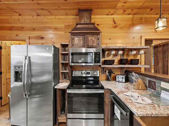 2122 Elk View Way, Gatlinburg, TN 37738