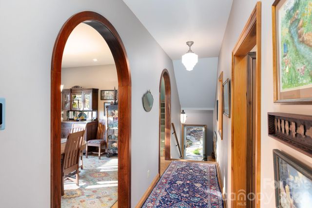 105 Avondale Heights Road, Asheville, NC 28803