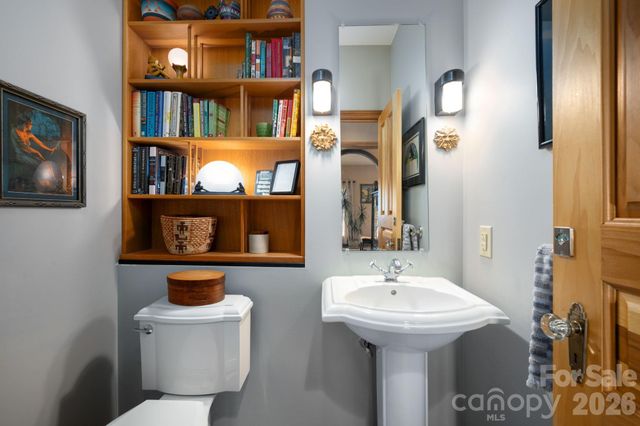 105 Avondale Heights Road, Asheville, NC 28803