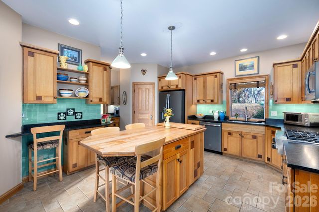 105 Avondale Heights Road, Asheville, NC 28803