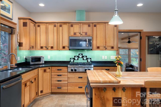 105 Avondale Heights Road, Asheville, NC 28803