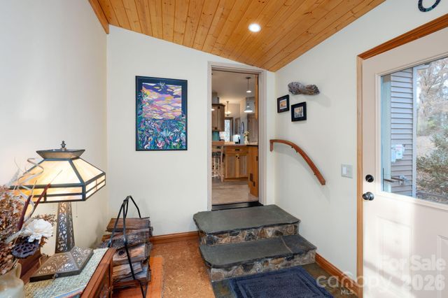 105 Avondale Heights Road, Asheville, NC 28803