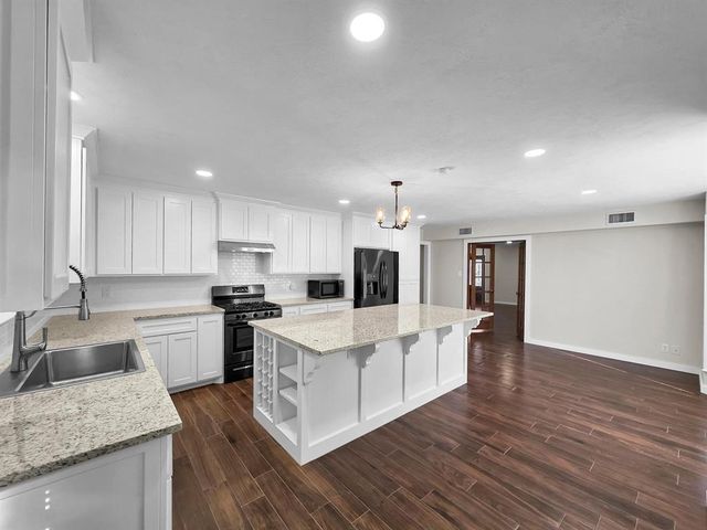 3105 Price Street, Nederland, TX 77627