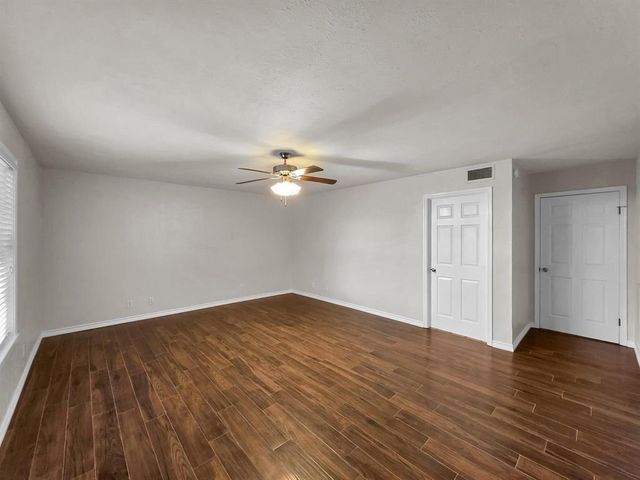 3105 Price Street, Nederland, TX 77627